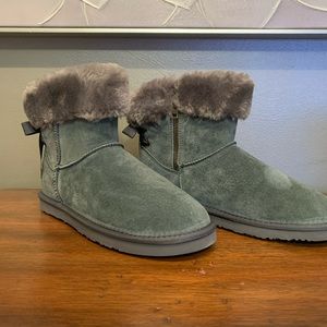 New Lamo boots! Perfect charcoal color